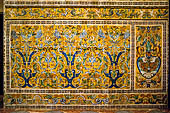 Seville Real Alcazar.ceramiche che ricoprono la parte inferiore del Salone di Carlo V, allinterno del Palazzo Gotico. 