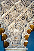 Alczar di Siviglia, Patio de las Doncellas dettaglio delle arcate a dentelli e della decorazione mudejar