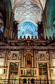 Cattedrale di Siviglia. il  gigantesco altare maggiore con il retablo tardogotico 