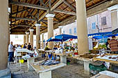Il mercatino di Ile Rousse