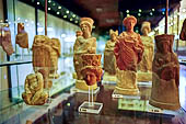 Agrigento Museo Archeologico Regionale - statuette fittili delle divinità ctonie e di offerenti 