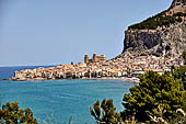 Cefal - The wonderful view of the bay from Torre Santa Lucia with the city dominated by the Rocca.