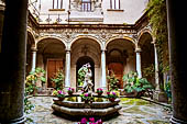 Palermo, museo Salinas, il chiostro minore con al centro, una fontana cinquecentesca con statua di Tritone 