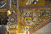 Palermo - Palazzo dei Normanni, Cappella Palatina: particolari della decorazione del soglio reale sulla parete Ovest.