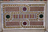 Palermo - Palazzo dei Normanni, Cappella Palatina: dettaglio delle decorazione della scalinata che porta alla cripta.