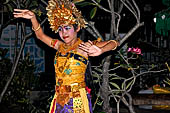 Balinese dance performance at Pondok Sari.