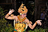 Balinese dance performance at Pondok Sari.