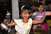 Pejeng, Bali - Pura Pusering Jagat. Dance lesson.