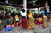 Pejeng, Bali - Pura Pusering Jagat. Dance lesson.