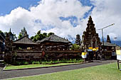 Pura Ulun Danu Bratan - Bali. Secondary courtyard to the north of the complex.