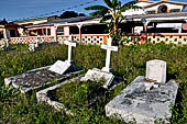 Caye Caulker - Graveyard along the shoreline. 