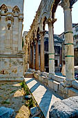 Spalato, Palazzo di Diocleziano, le colonne dell peristilio, lato est. 