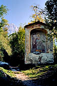 Versante al lago del Grignone - Cappella di Santa Preda lungo la mulattiera Somana - Era. 