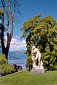 Bellagio, villa Melzi. Sul piazzale antistante la villa le statue marmoree di Meleagro e di Apollo