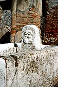 Scavi di Ercolano - Fontana lungo il Decumano Massimo.