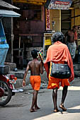 Orissa - Puri, walking from Jagannatha to the beach.