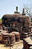 Ratnagiri - Stupas n5, n4 and n3 (from front to behind). 
