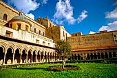 Monreale - Cattedrale di Santa Maria Nuova. Il chiostro dell'antico convento dei Benedettini.