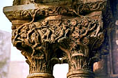 Monreale - Cattedrale di Santa Maria Nuova. Capitelli delle colonne binate del chiostro.