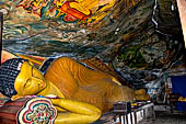 Mulkirigala cave temples - The cave of the second terrace, reclined Buddha image. 