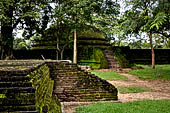 Polonnaruwa - The area of the Alahana Pirivena (Monastery of the Cremation Grounds). Crematory Stupa.