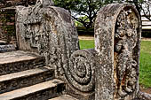 Polonnaruwa - The Lankatilaka (Ornament of Lanka). Detail of the entrance balustrade and guardstone.