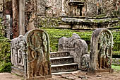 Polonnaruwa - The Lankatilaka (Ornament of Lanka). Detail of the entrance balustrade and guardstone.