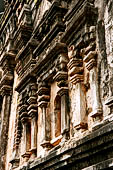 Polonnaruwa - The Thuparama in the Quadrangle. Architectonic details of the wall decoration.