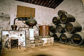 Jerez de la Frontera, Bodega Gonzales-Byass, cantina Lepanto dove si invecchia il Brandy Solera Gran Reserva Lepanto.
