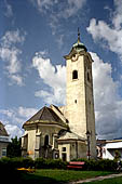 Austria, Carinzia.In bici da Feldkirken al lago di Ossiach. Il centro di Feldkirken con la Michaelikirche.
