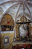 Austria, Carinzia. In bici da S. Veit al Castello di Hochosterwitz. La rocca di Osterwitz. Interno della cappella della rocca. 