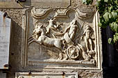 Austria Carinzia, Klagenfurth. Il duomo gotico di Maria Saal. Incastonati nei muri della chiesa si trovano numerosi bassorilievi che risalgono al periodo romano. Achille e Ettore. 