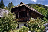 Austria, Carinzia. Monti del Nock. Escursione al Windbensee.  Costruzioni carateristiche dell'alta Carinzia.