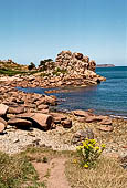 Costa di granito rosa. Il sentiero dei Doganieri. Pors Rolland