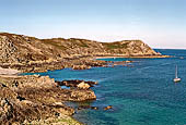 Costa di granito rosa. Riseva delle Sept-Iles. Dal Faro dell'Isola dei Monaci la vista si protrae fino alla vicina Isola Bono.