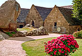Costa di granito rosa. Tregastel, la cappella di Sant'Anna