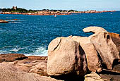 Costa di granito rosa. Il sentiero dei Doganieri. La roccia chiamata 'la guerite des amoreux'. 