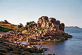 Costa di granito rosa. Il sentiero dei Doganieri. Pors Rolland 