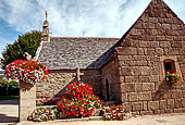 Costa di granito rosa. Tregastel, la cappella di Sant'Anna