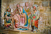 Finistère. Locronan, chiesa di St-Ronan, Deposizione (XVI sec) in pietra policroma.