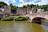 Dinan, Bretagna. Il Vieux Pont su La Rance. 