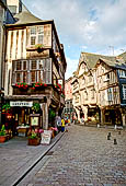 Dinan, Bretagna. Rue de l'Apport. 