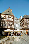 Dinan, Bretagna. La Place des Merciers. 