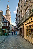 Dinan, Bretagna. La rue de l'horloge