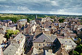 Dinan, Bretagna. Vista del centro storico dai bastioni.
