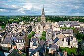 Dinan, Bretagna. Vista del centro storico dai bastioni.