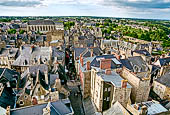 Dinan, Bretagna. Vista del centro storico dai bastioni.