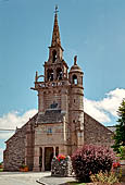 Plouezoc'h (Morlaix), la chiesa di Saint-Etienne, lungo la strada che porta al tumulo di Barnenez. 