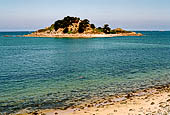 Baia della Riviere de Morlaix, l'Ile Sterec del gruppo di isole che cingono la grande baia vista dalla Pointe de Barnenez. 