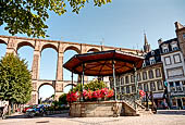 Morlaix, Place des Otages col viadotto ferroviario. 
